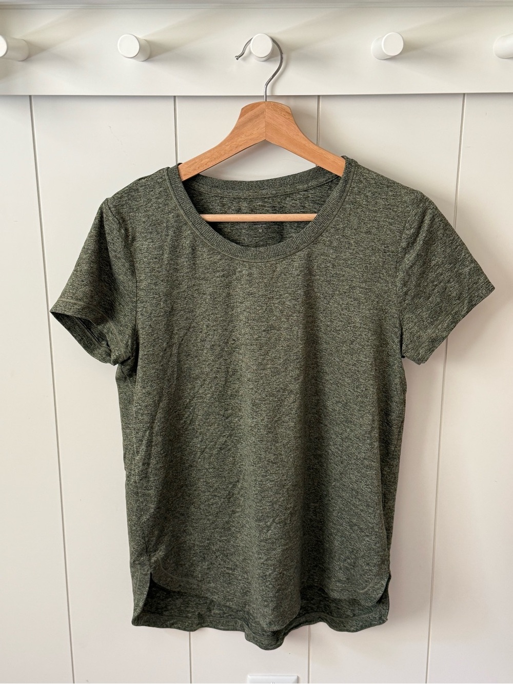 Athleta Classic Women's Crew Neck Tee in Olive Green